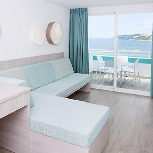 One-Bedroom Apartment Sea View